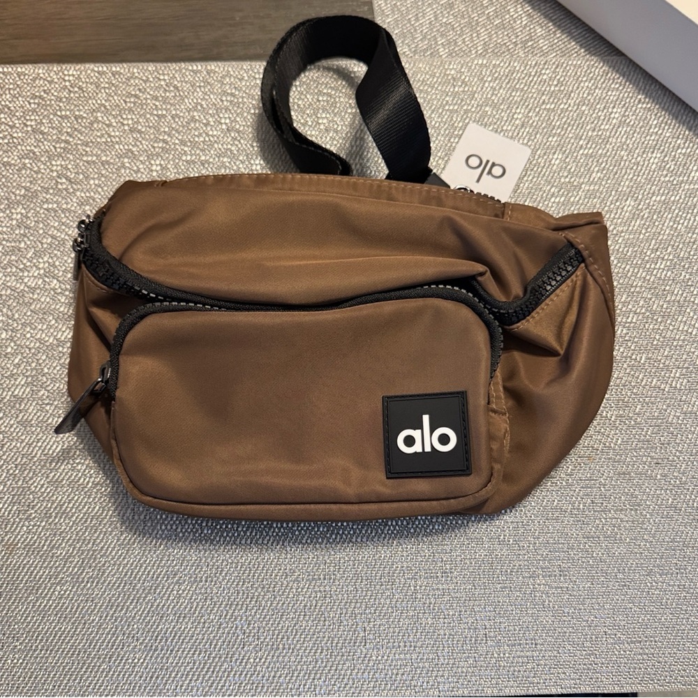 ALO Yoga espresso explorer Fanny pack